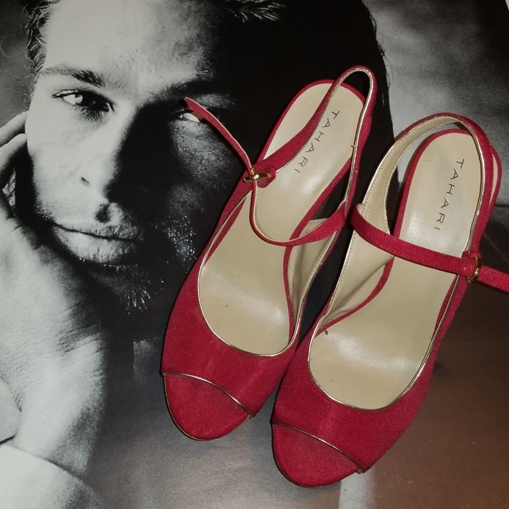 Red Tahari Wedges 6.5